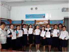 Айдында жүзген ақжелкен