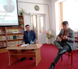 Шәрбат құйдым өлең – жыр кесесіне...