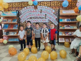 Туымен тұғырлы,  Әнұранымен айбарлы, Елтаңбасымен еңселі-Қазақстан!