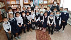 Балалармен сырласқан сырбаз ақын