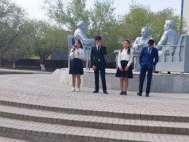 Үш кемеңгер « ескерткішінде  «Ескерткіштер мәңгі сыр шертеді