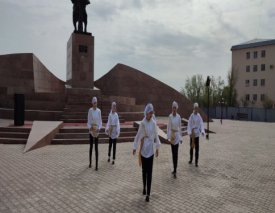 Бекзат мүсінді – Баһадүр