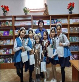 Қыздар сұлу көрінер.